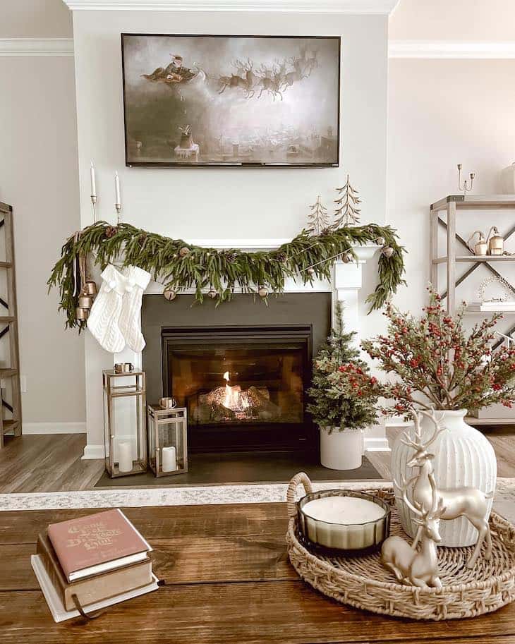Living Room Farmhouse Coffee Table with Wicker Tray, Deer, and Lanterns Living Room Farmhouse Coffee Table with Wicker Tray, Deer, and Lanterns — Christmas Coffee Table Decor