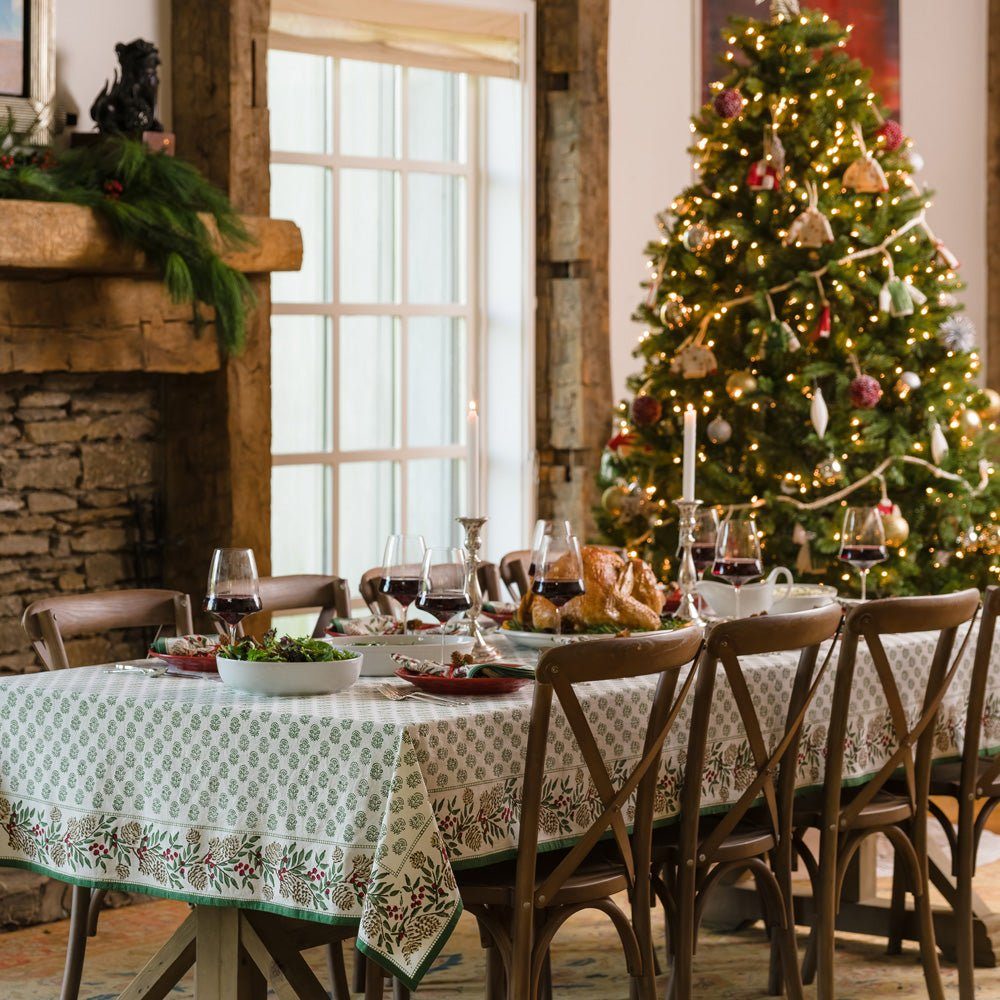 Traditional Christmas Feast with a Classic Red and Green Palette — Christmas Dining Room Decor