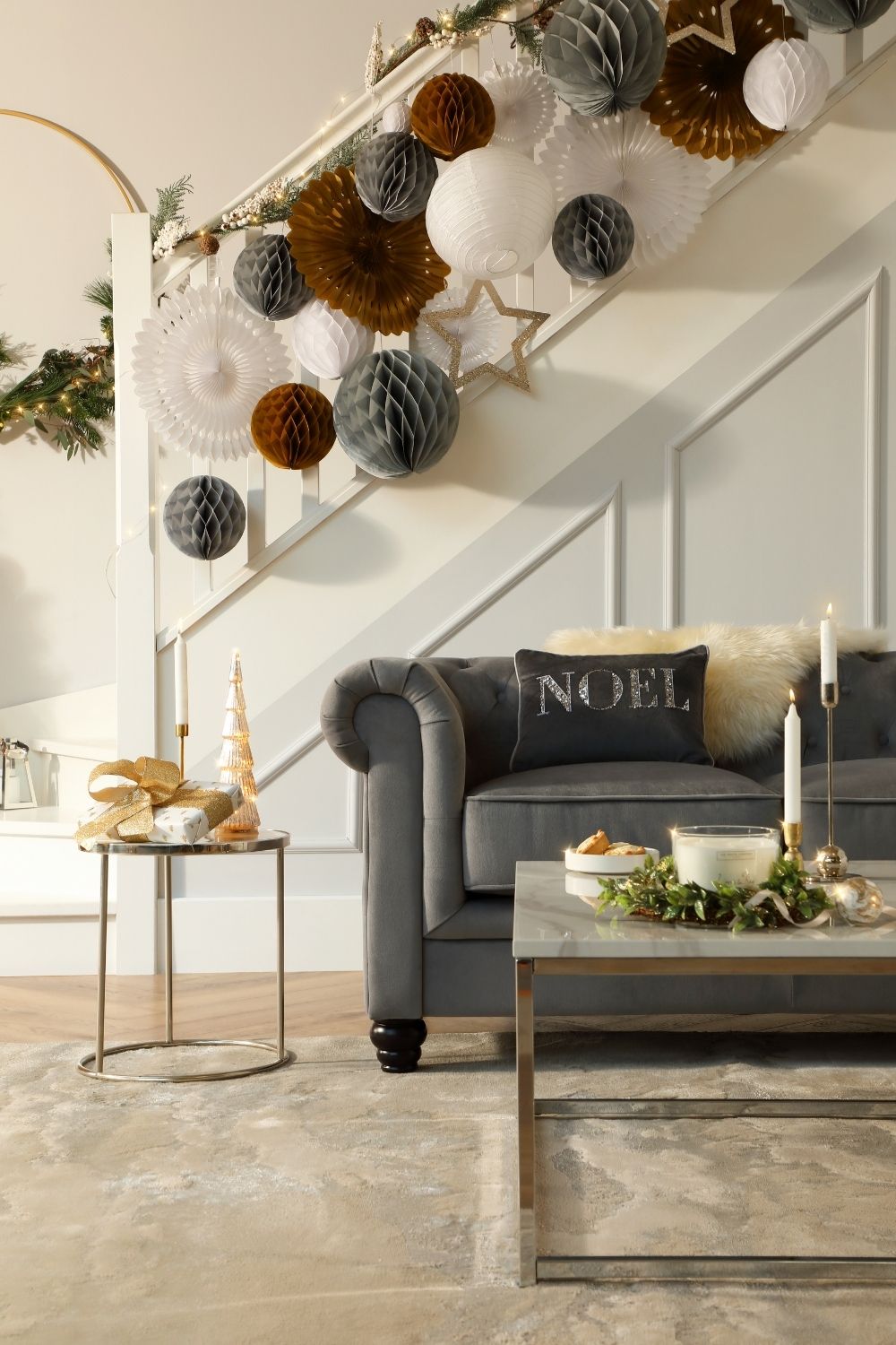 Modern Marble Coffee Table with Candle and Greenery Modern Marble Coffee Table with Candle and Greenery — Christmas Coffee Table Decor