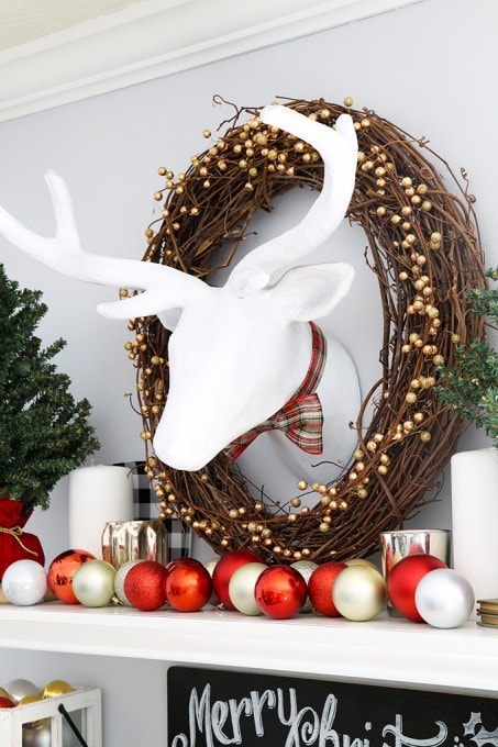 Festive Neutral Mantelpiece with Deer Head Wreath Festive Neutral Mantelpiece with Deer Head Wreath — Christmas Shelf Decor
