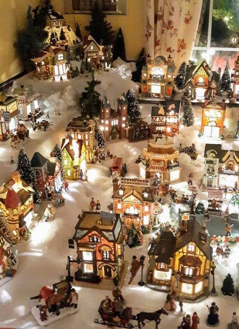 Expansive Traditional Townscape on a Large Surface Expansive Traditional Townscape on a Large Surface — Christmas Village Display
