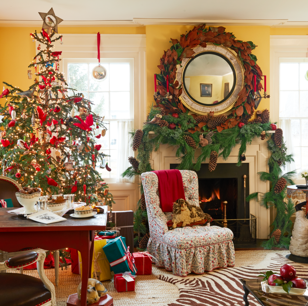 Traditional Living Room with a Festive Fireplace and Adorned Christmas Tree — Traditional Christmas Decor