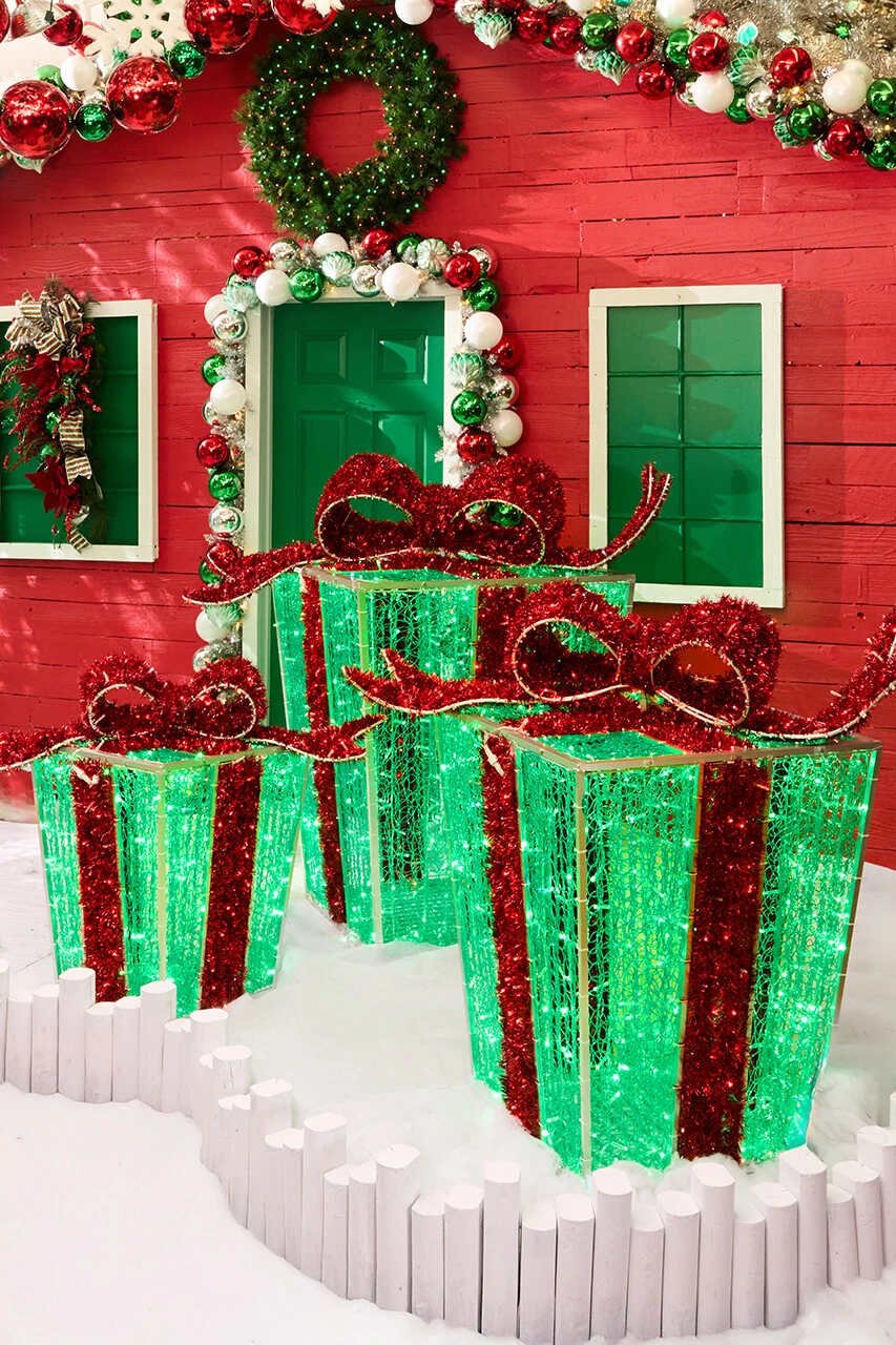 Oversized Illuminated Gift Boxes for a Grand Outdoor Display Oversized Illuminated Gift Boxes for a Grand Outdoor Display — Red and Green Christmas Decor