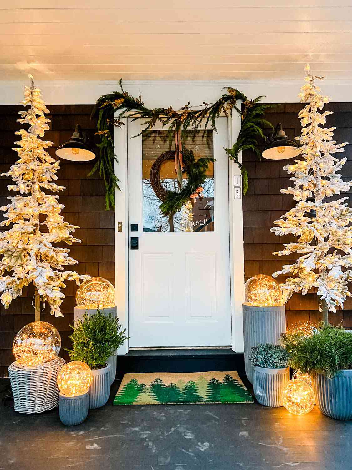 Modern Rustic Illuminated Porch Display — Simple Christmas Decor