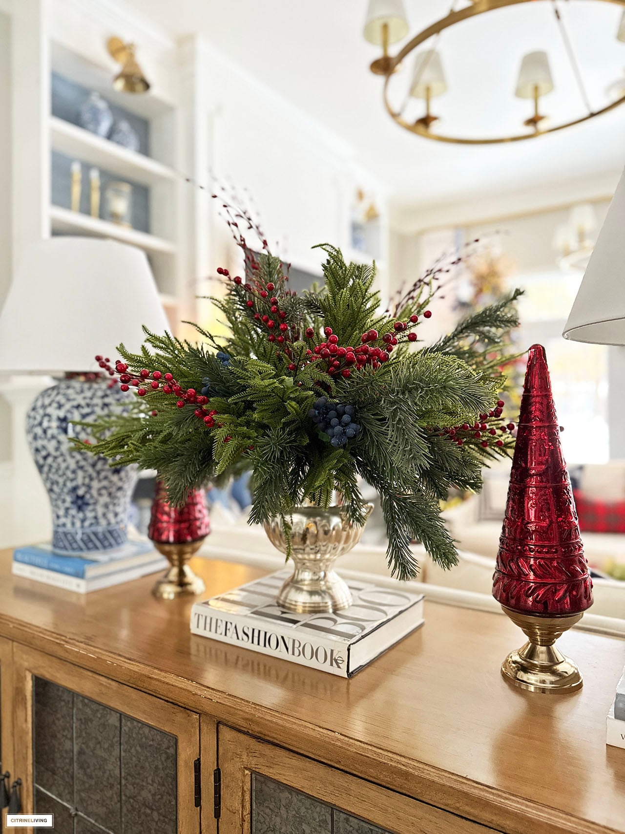 Traditional Christmas Vignette with Greenery, Red Berries, and Ginger Jars — Traditional Christmas Decor