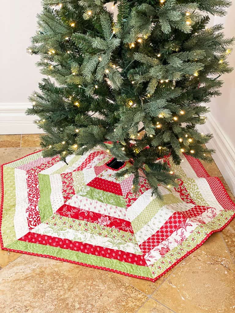 Geometric Patchwork Quilted Skirt for a Classic Touch Geometric Patchwork Quilted Skirt for a Classic Touch — Christmas Tree Skirt