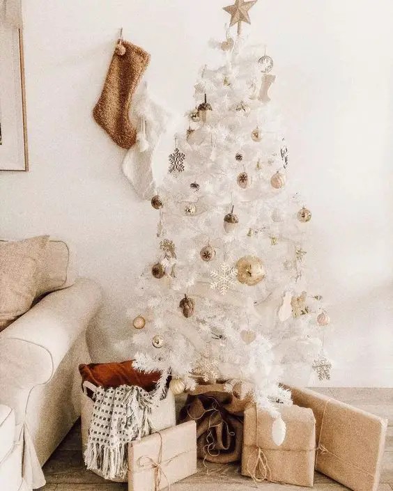Small Apartment Christmas Decor | 30 Clever Ideas - A Minimal Home