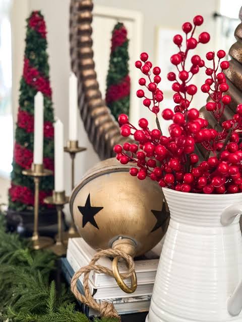 Traditional Mantelpiece Vignette with Red Berries — Simple Christmas Decor