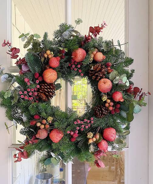 Abundant Evergreen Wreath with Red Apples and Pinecones — DIY Christmas Wreath