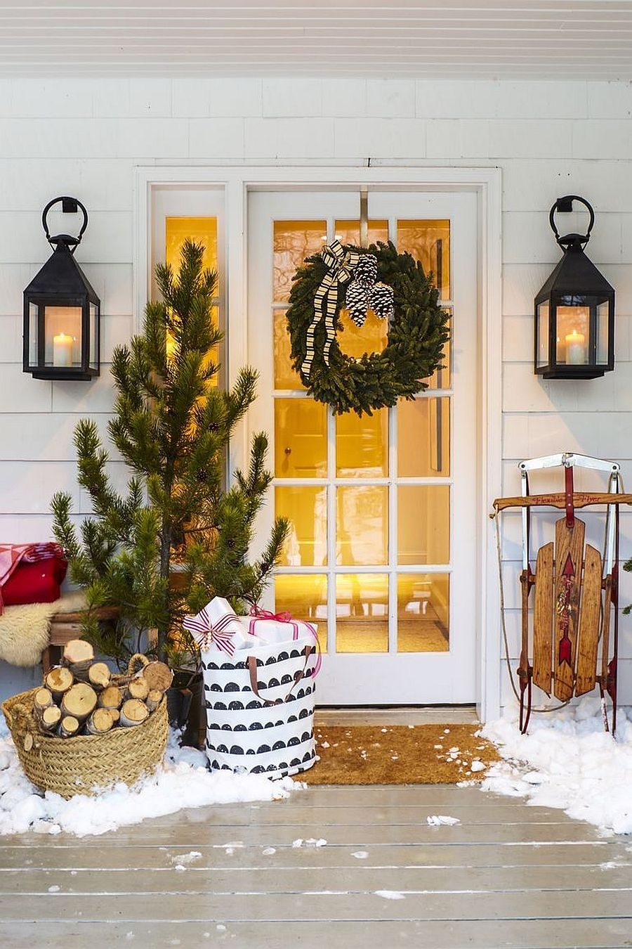 Traditional Visual Idea Traditional Visual Idea — Christmas Front Door Decor