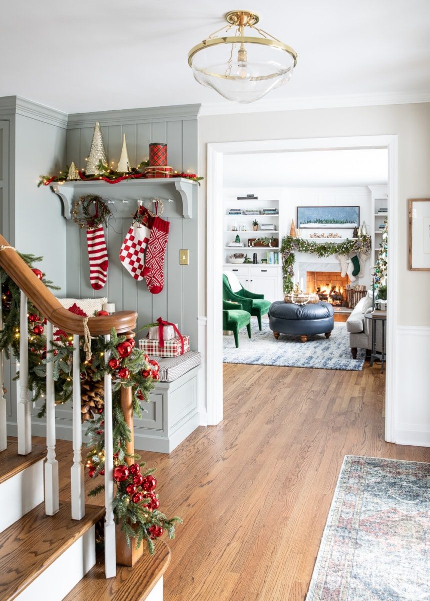 Modern Farmhouse Staircase with Stockings Modern Farmhouse Staircase with Stockings — Christmas Staircase Decor