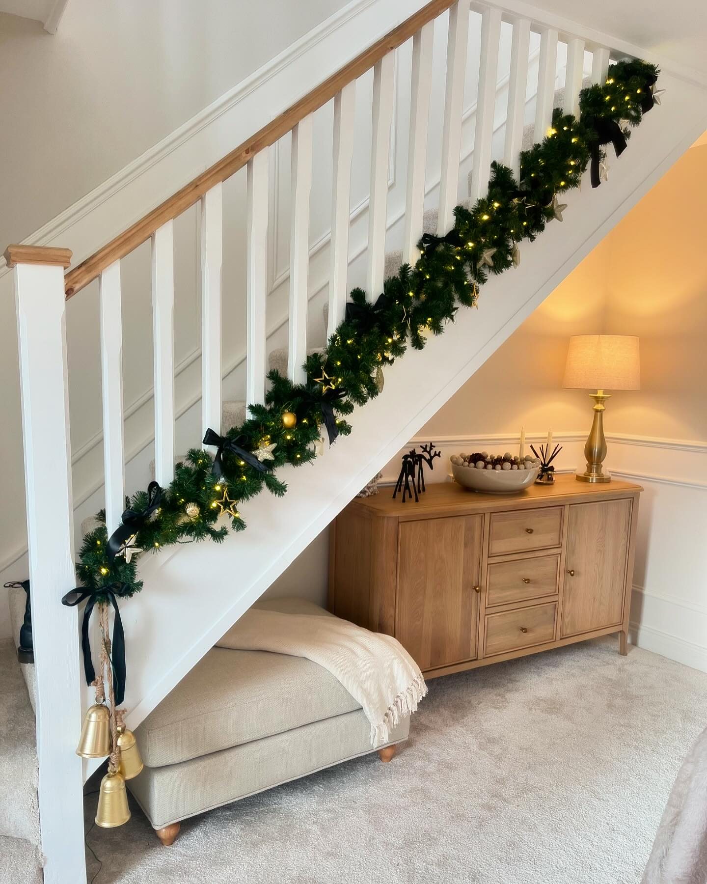 Modern Farmhouse Staircase Garland with Black Bows and Gold Accents Modern Farmhouse Staircase Garland with Black Bows and Gold Accents — Christmas Entryway Decor