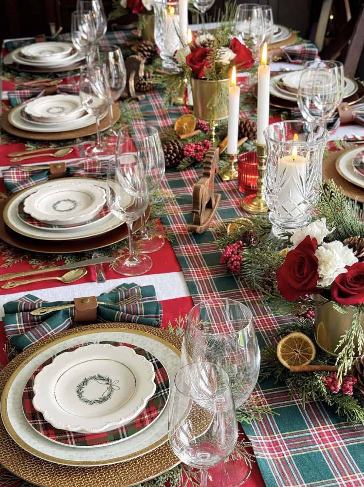 Traditional Christmas Table Setting with Plaid Runner and Gold Accents — Christmas Party Decor