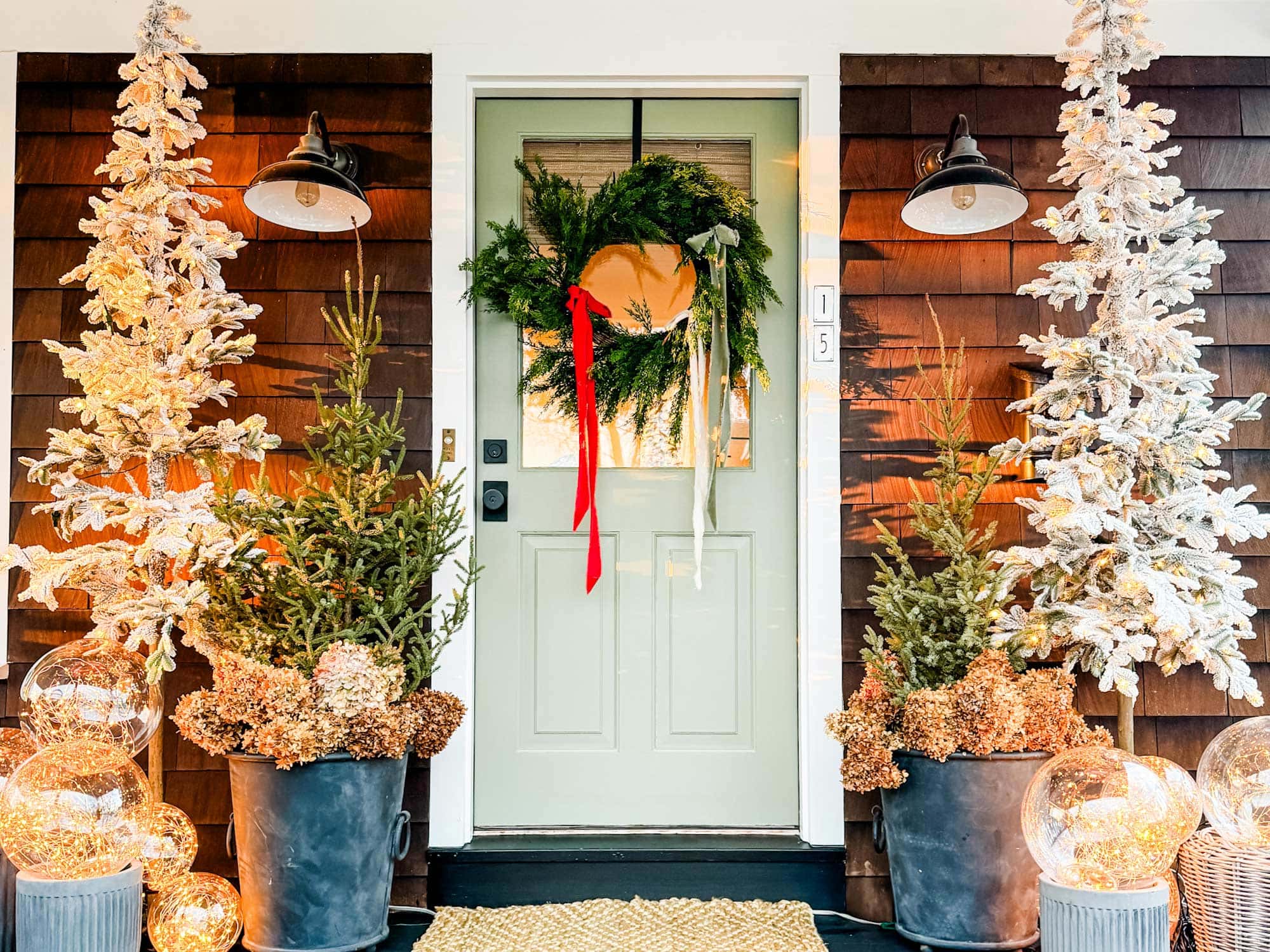 Festive Traditional Christmas Entryway with Wreaths and Evergreen Garlands — Traditional Christmas Decor