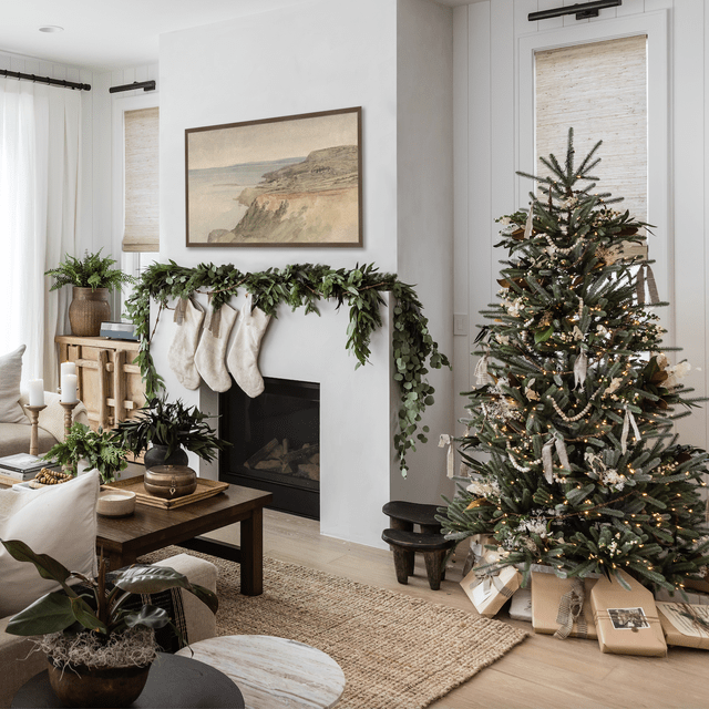 Modern Fireplace Mantel Adorned with Eucalyptus Garland for Christmas — Modern Christmas Decor
