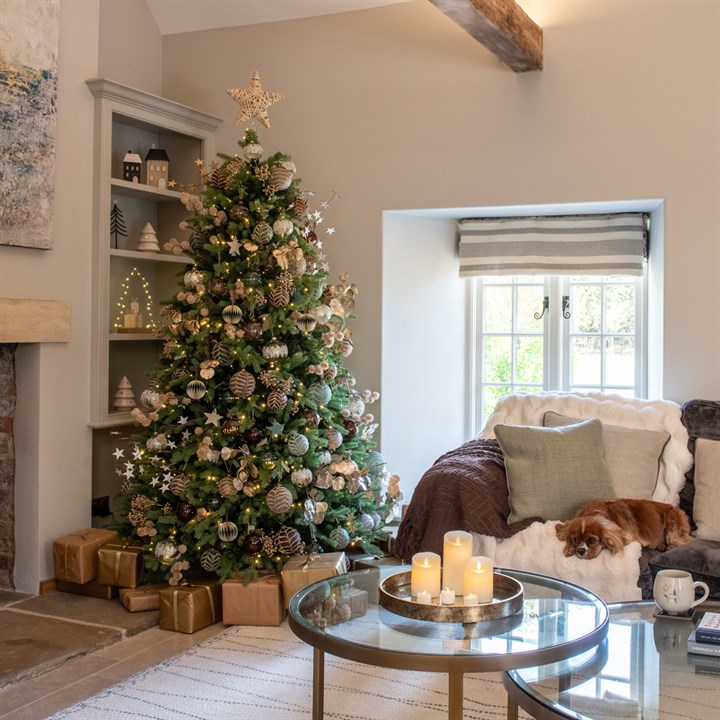 Modern Farmhouse Tree with Gold and Cream Ornaments Modern Farmhouse Tree with Gold and Cream Ornaments — Christmas Tree Trends 2026