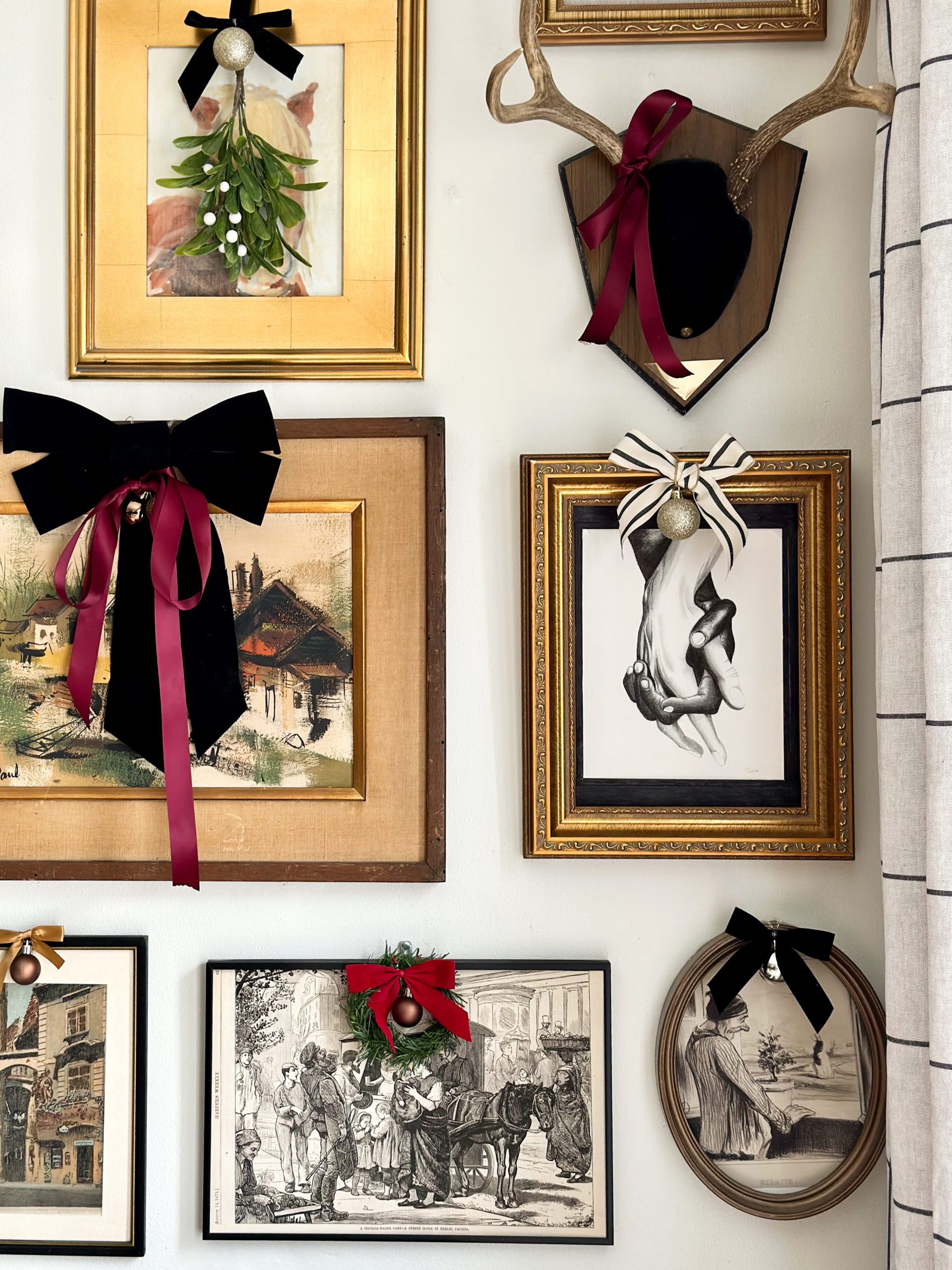 Festive Gallery Wall with Velvet Bows Festive Gallery Wall with Velvet Bows — Christmas Wall Decor