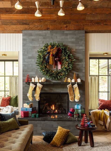 Rustic Modern Fireplace with Large Christmas Wreath and Gifts Rustic Modern Fireplace with Large Christmas Wreath and Gifts — Christmas Fireplace Decor