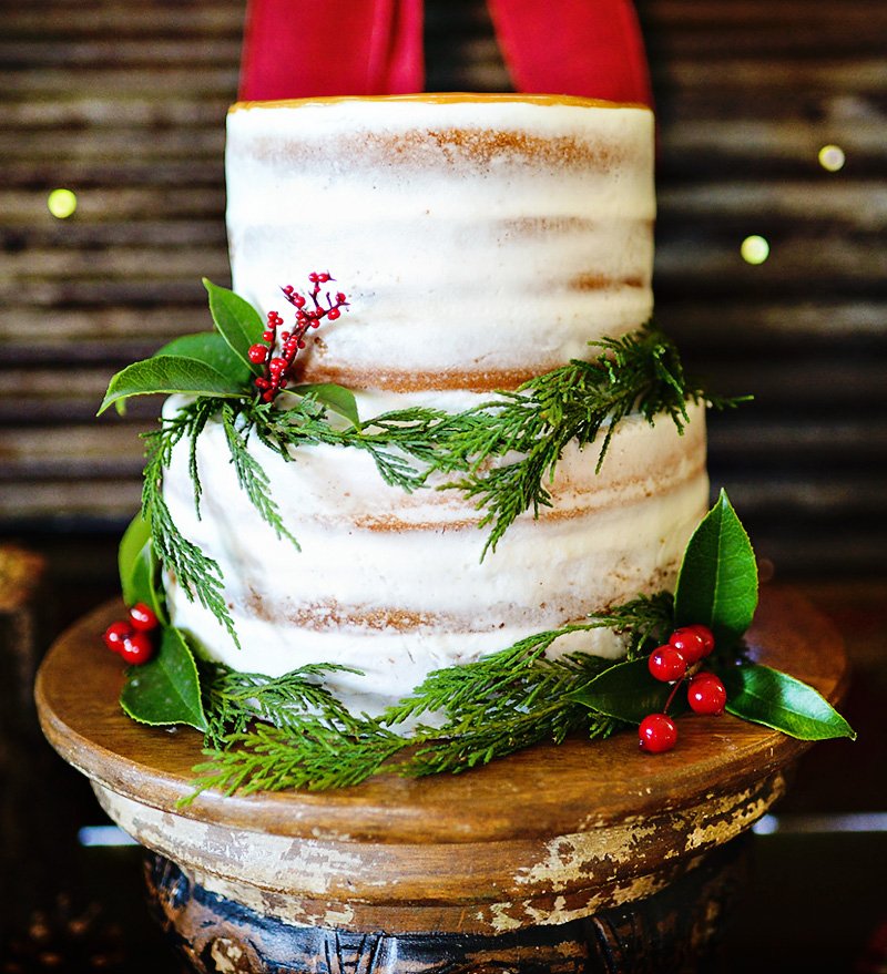 Naked Cake with Rustic Evergreen Garland — Christmas Dessert Table
