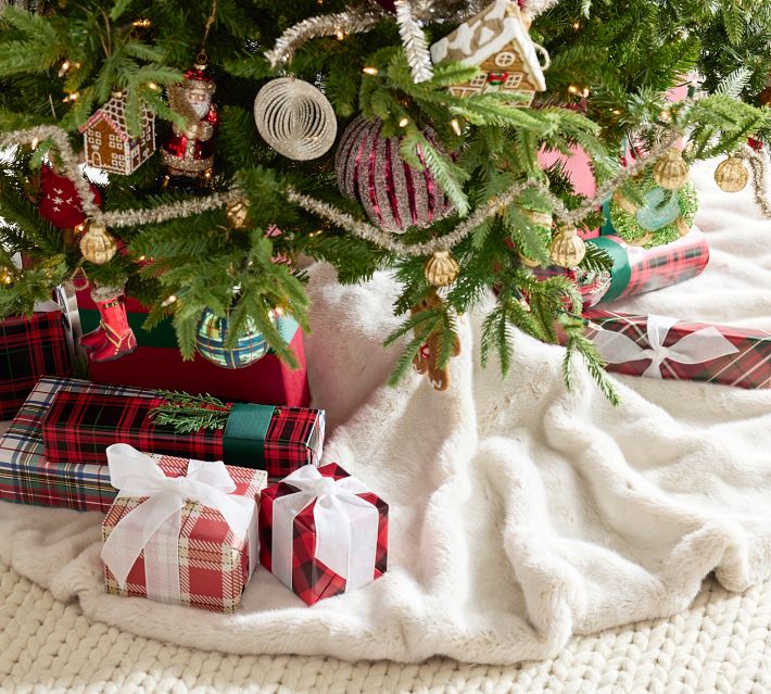 Soft White Faux Fur Skirt for a Modern Touch Soft White Faux Fur Skirt for a Modern Touch — Christmas Tree Skirt