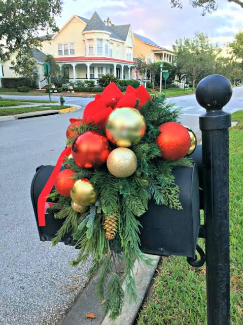Step-by-step Directions for Making this Gorgeous Holiday Decorated Mailbox - Celebrate & Decorate
