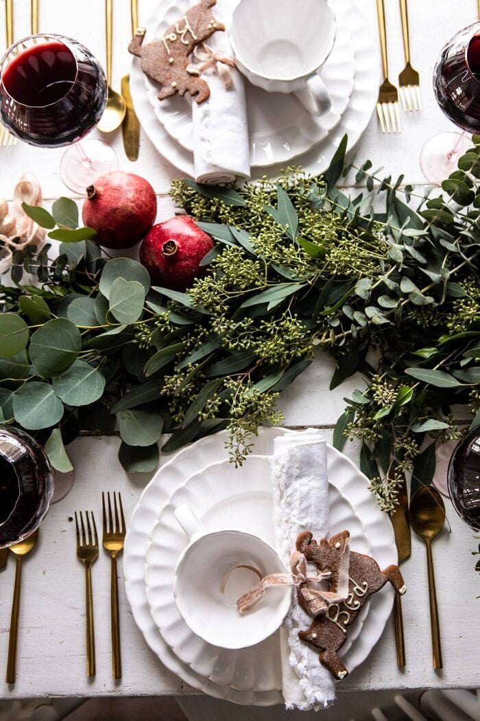 Rustic Christmas Table with Gingerbread Reindeer Place Cards — Christmas Table Setting