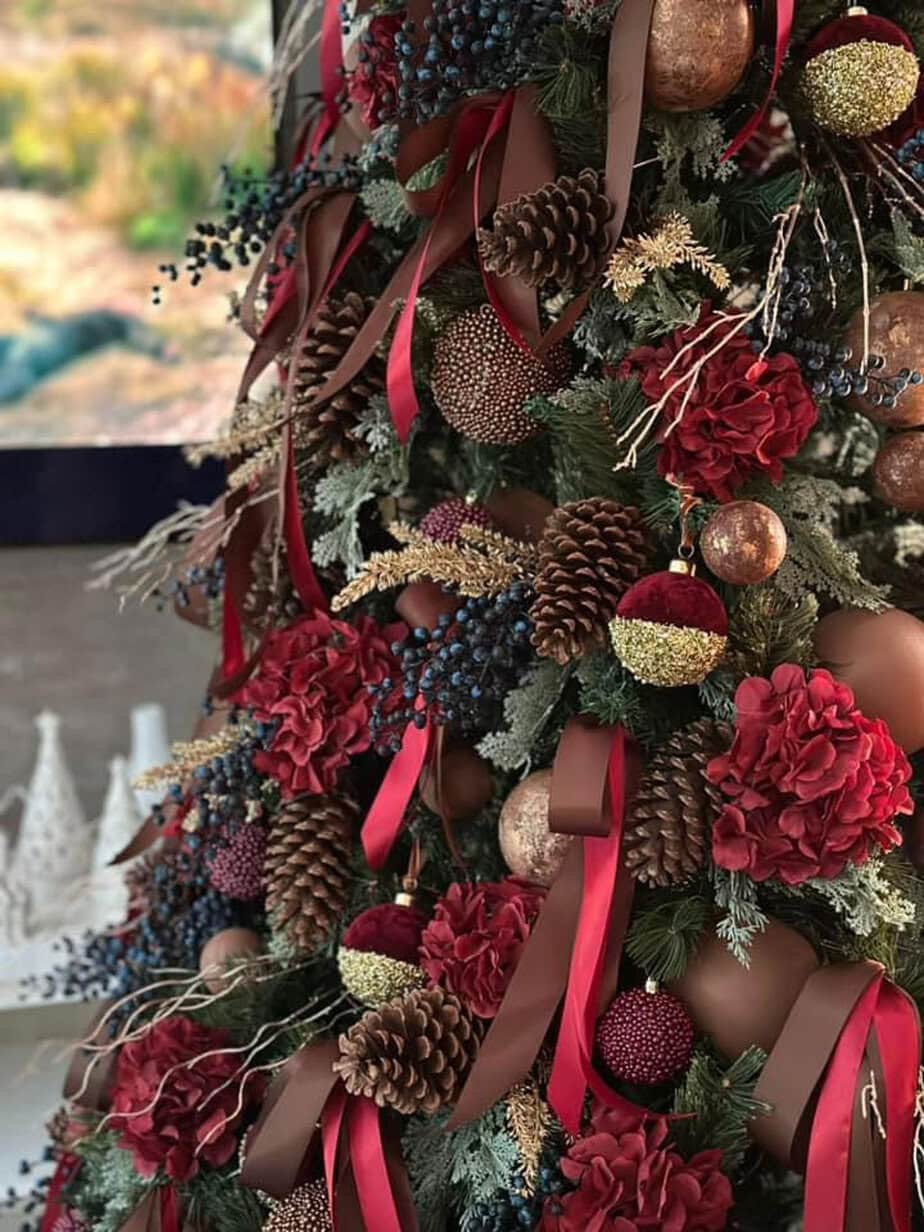 Rustic Christmas Tree with Natural Textures Rustic Christmas Tree with Natural Textures — Christmas Tree Themes