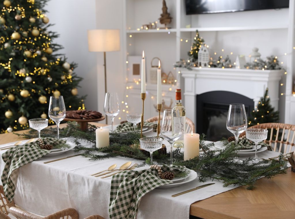 Greenery-Draped Dining Table for a Rustic Christmas Feast — Winter Wonderland Christmas Decor