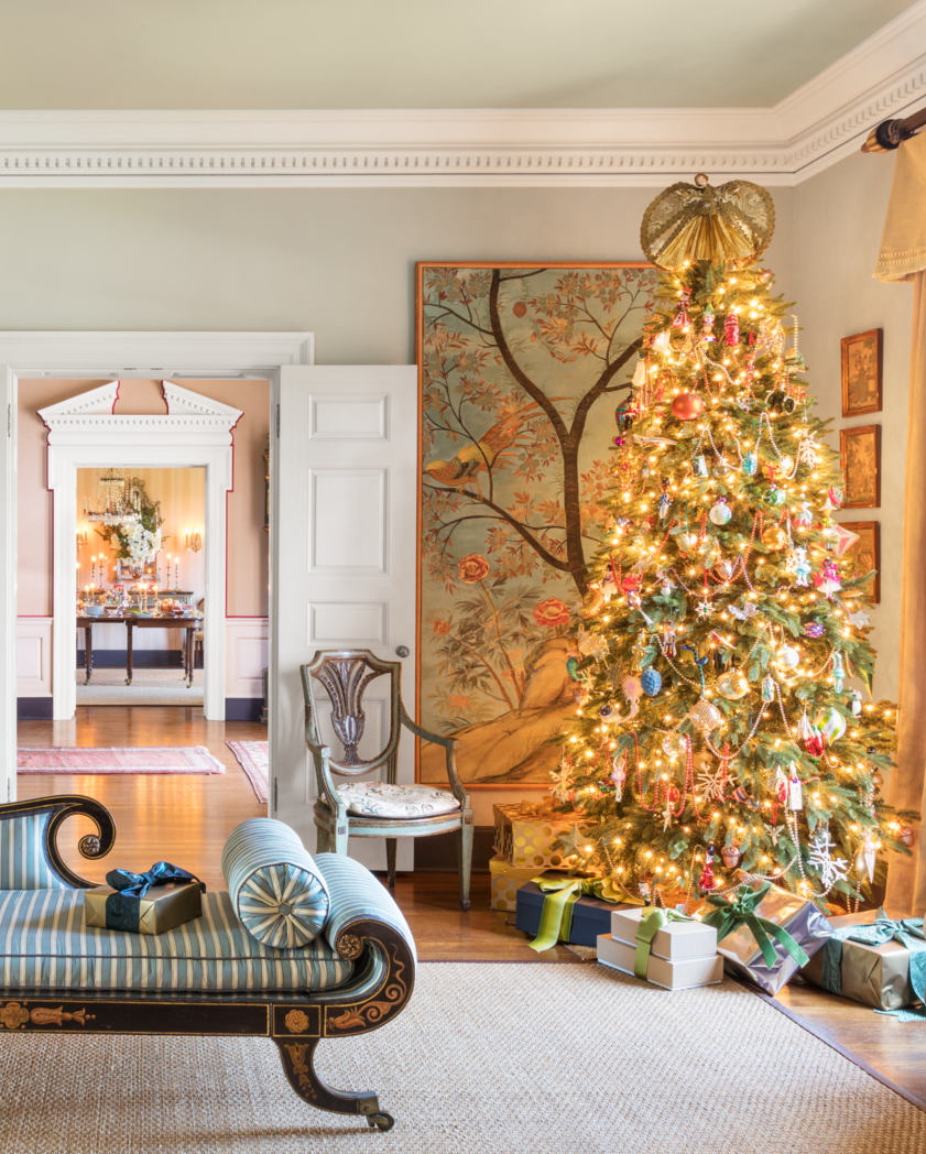 Elegantly Decorated Traditional Christmas Tree Elegantly Decorated Traditional Christmas Tree — Christmas Tree Themes