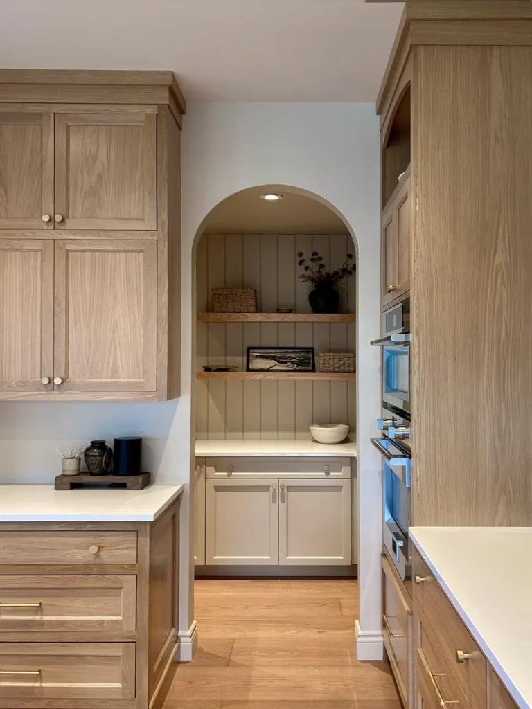 34 Minimalist White Oak Kitchen Ideas for a Warm and Modern Home