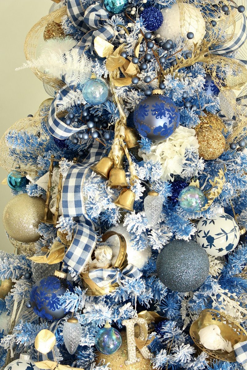 Eclectic Blue and White Plaid Ribbon Christmas Tree Decor Eclectic Blue and White Plaid Ribbon Christmas Tree Decor — Blue Christmas Decor