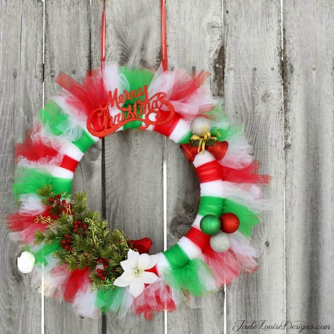 Red, White, and Green Tulle Wreath with 'Merry Christmas' Sign — DIY Christmas Wreath