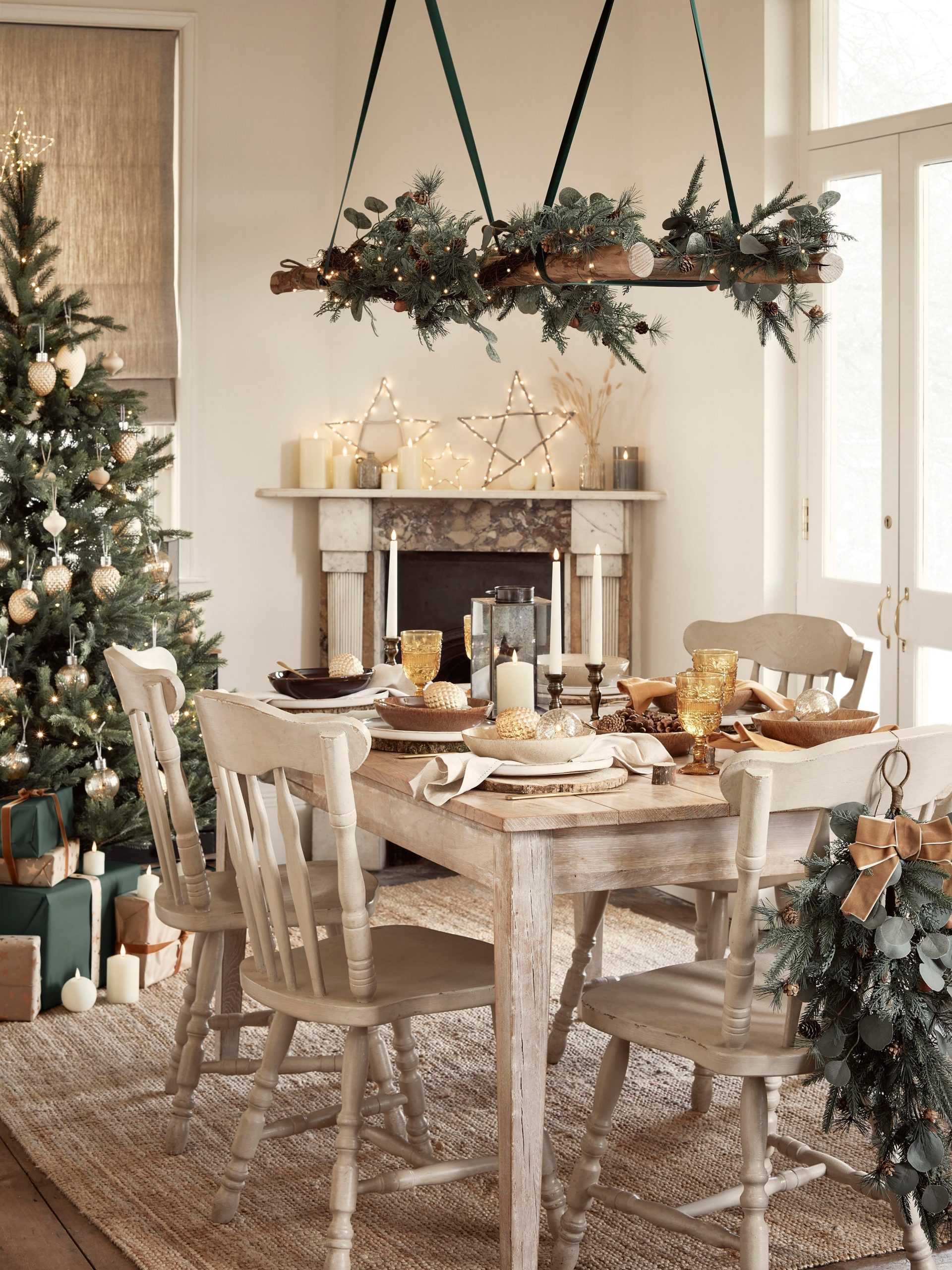 Medium Shot Modern Dining Room with Festive Table Setting and Background Christmas Tree — Modern Christmas Decor