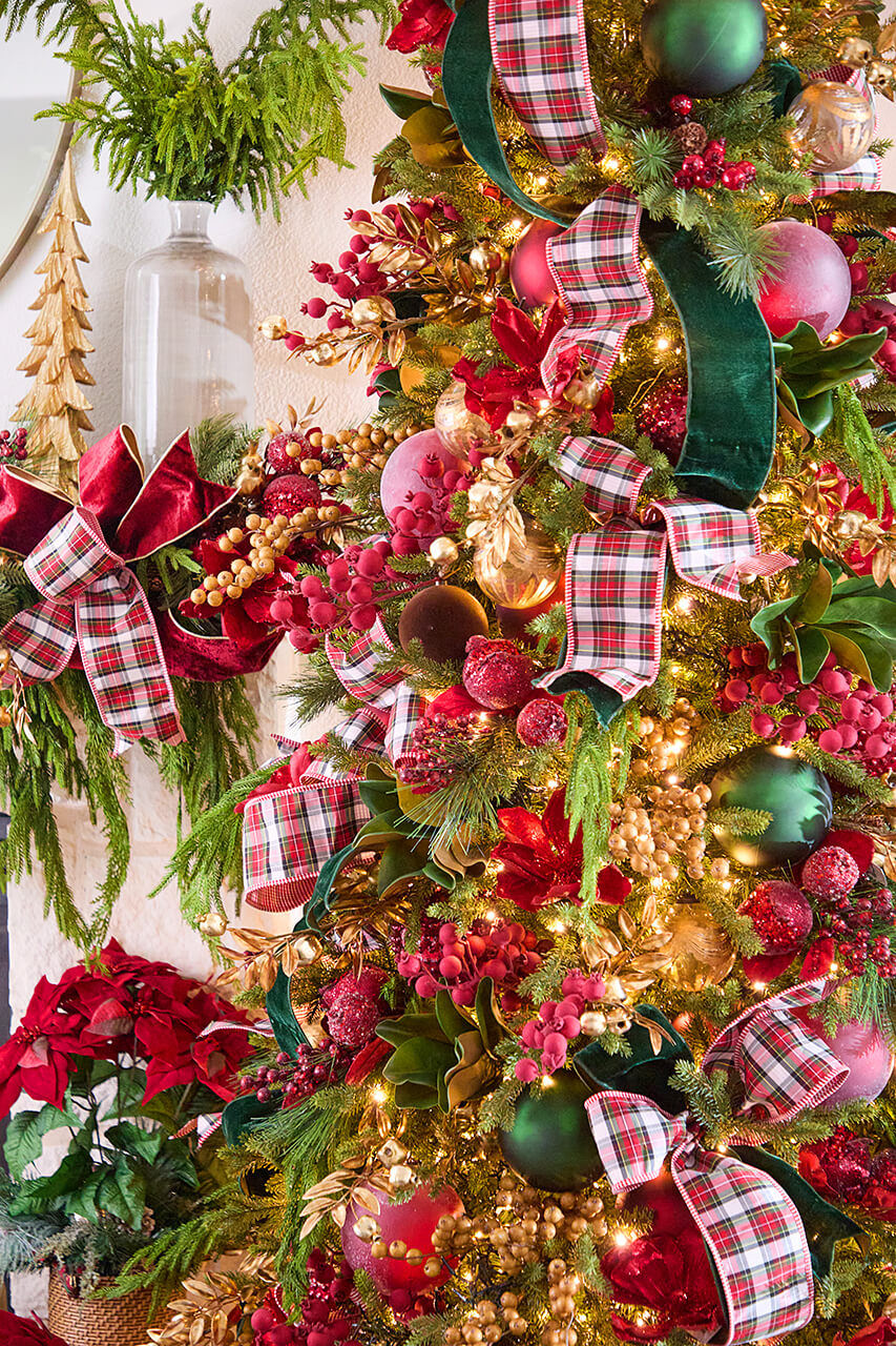 Luxe Christmas Tree with Velvet Ribbons and Golden Accents Luxe Christmas Tree with Velvet Ribbons and Golden Accents — Aesthetic Christmas Decor