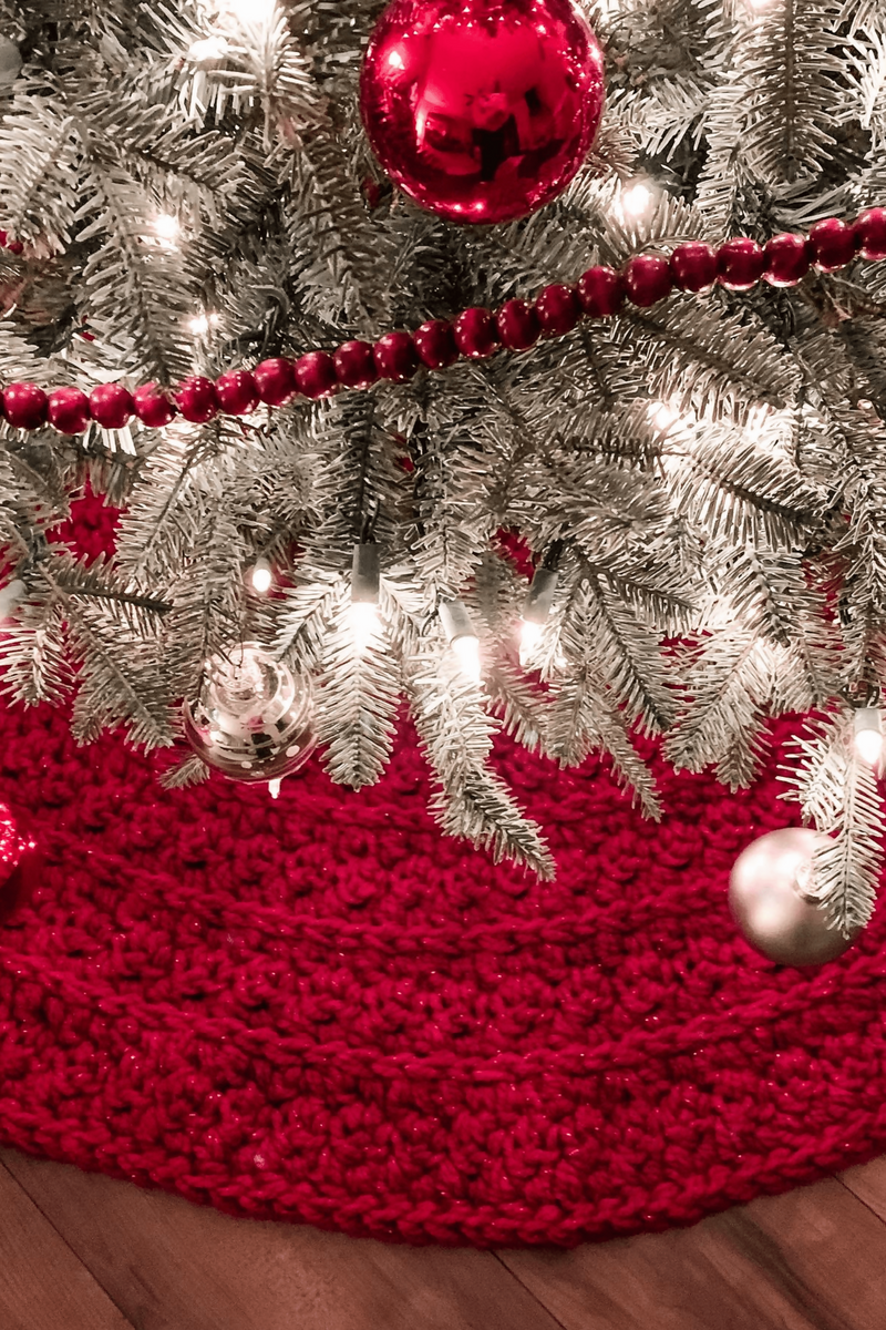 Bright Red Chunky Crochet Skirt for a Bold Statement Bright Red Chunky Crochet Skirt for a Bold Statement — Christmas Tree Skirt