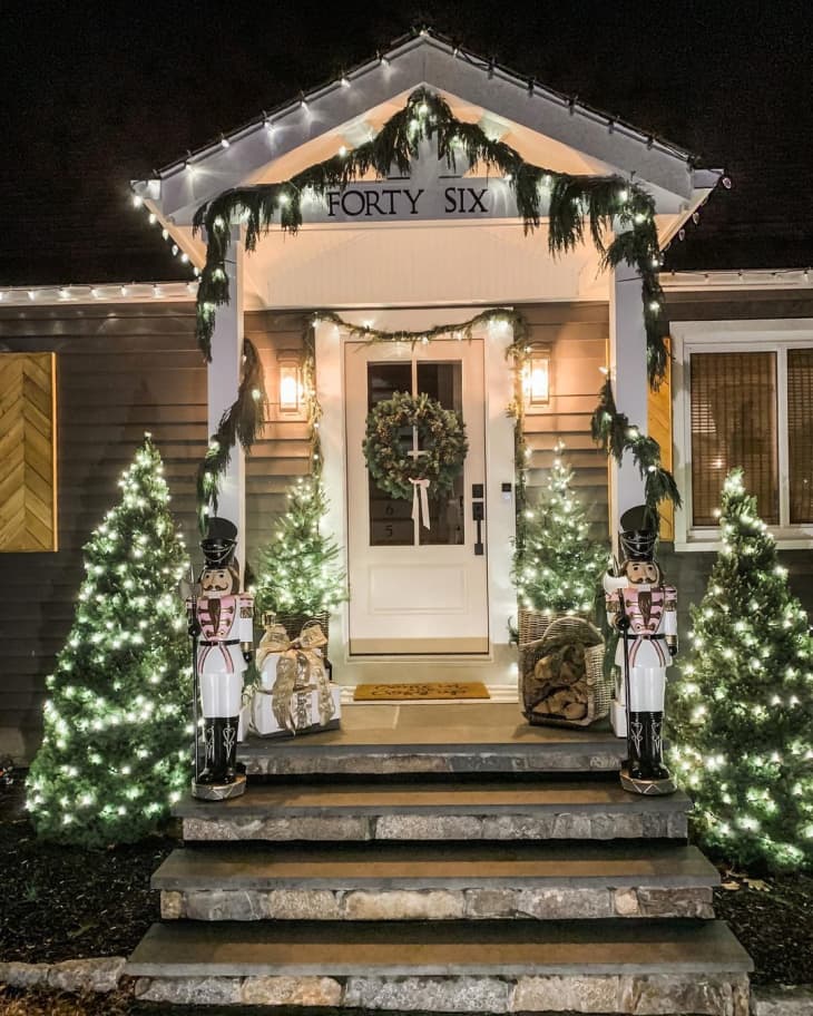 Wide Shot Of The Front Porch And Door Visual Idea Wide Shot Of The Front Porch And Door Visual Idea — Christmas Front Door Decor