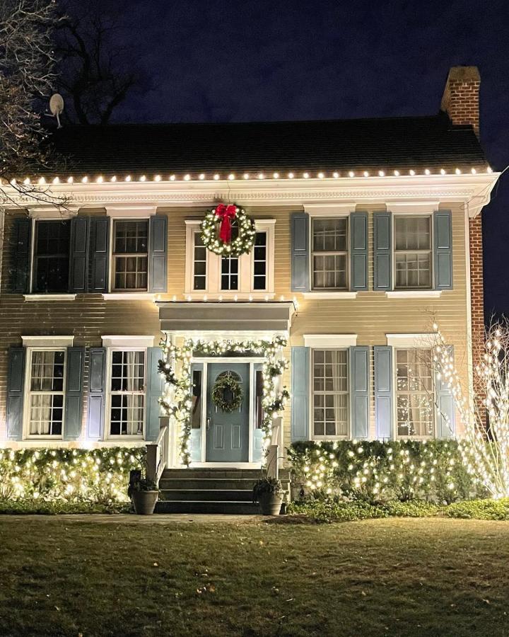 Classic Curb Appeal with Roofline and Bush Lights — Outdoor Christmas Lights