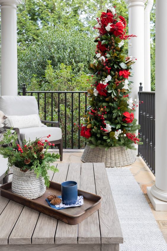 Tall Decorated Christmas Tree Anchors Balcony Scene — Christmas Balcony Decor