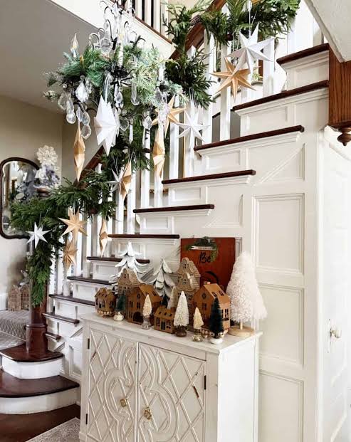 Staircase Garland with Gold Stars and Rustic Charm Staircase Garland with Gold Stars and Rustic Charm — Christmas Garland