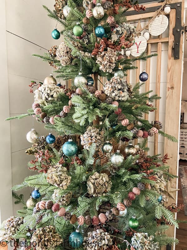 Farmhouse Rustic Tree with Dried Hydrangea and Bead Garland Farmhouse Rustic Tree with Dried Hydrangea and Bead Garland — Christmas Tree Trends 2026