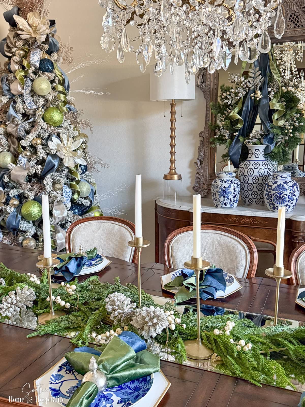 Elegant Christmas Dining with Blue and White Ginger Jars — Christmas Dining Room Decor
