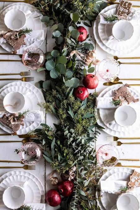 Rustic Dining Table Runner with Gingerbread Ornaments — Simple Christmas Decor