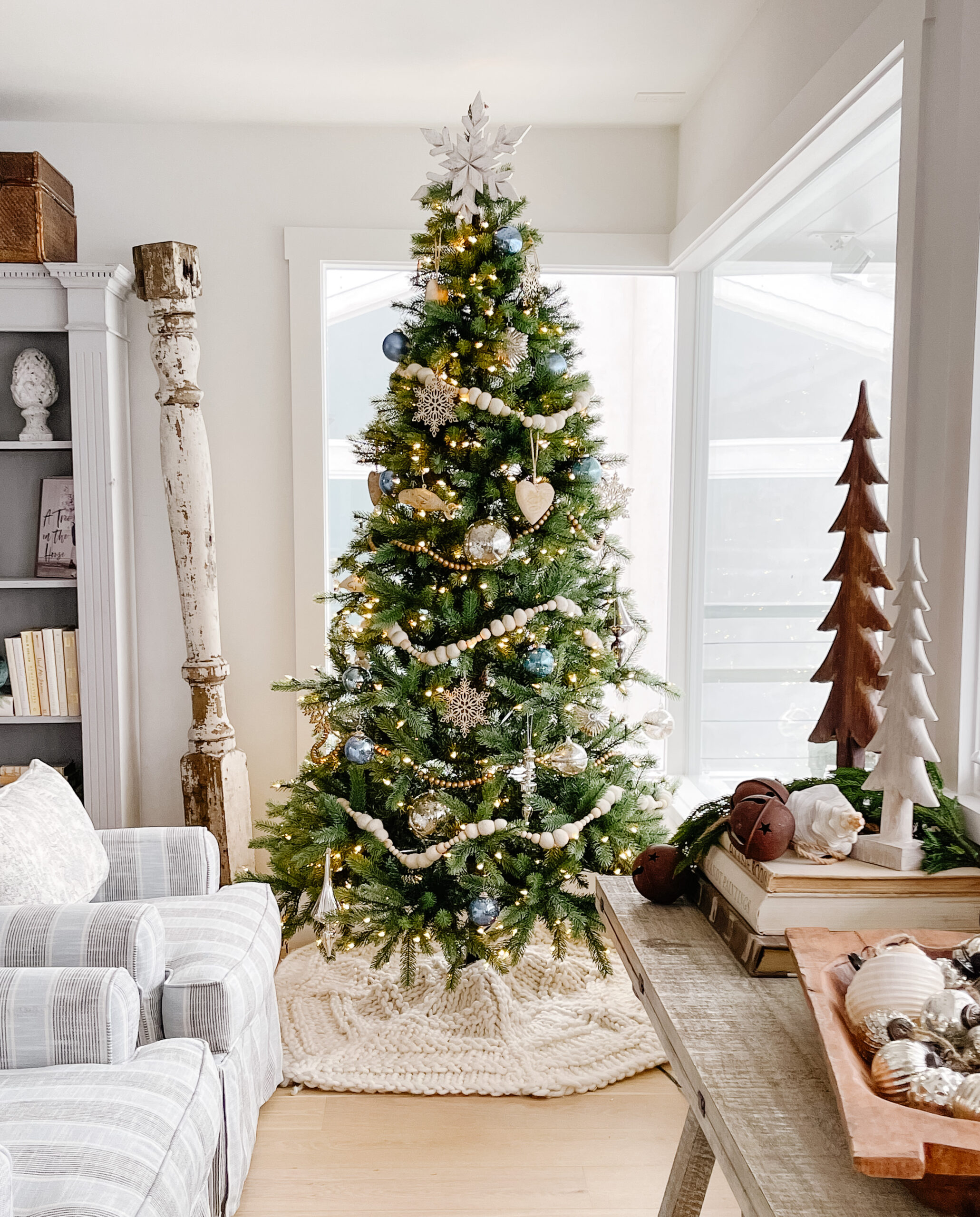 Coastal Farmhouse Living Room Corner with Blue and Wood Ornaments Coastal Farmhouse Living Room Corner with Blue and Wood Ornaments — Christmas Living Room Decor