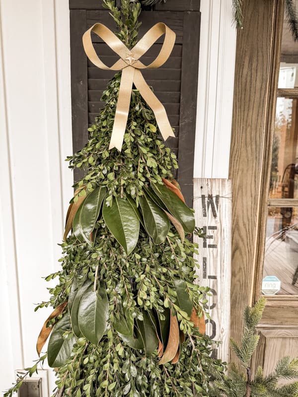 Build a Natural Greenery Christmas Tree for Your Porch — DIY Christmas Decor