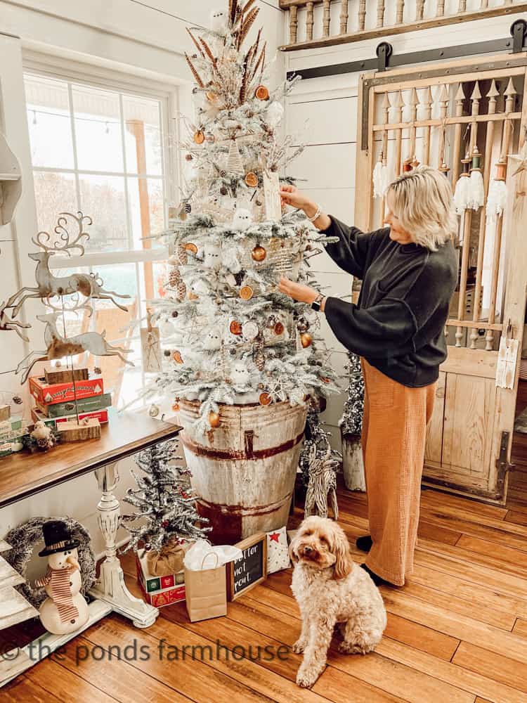 Farmhouse Living Room Decorating a Flocked Christmas Tree Farmhouse Living Room Decorating a Flocked Christmas Tree — Aesthetic Christmas Decor