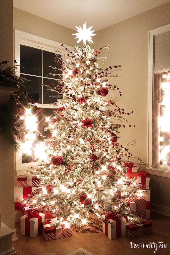 Magical Evening Glow: Abundant Warm Lights on Flocked Tree Magical Evening Glow: Abundant Warm Lights on Flocked Tree — Flocked Christmas Tree Decor