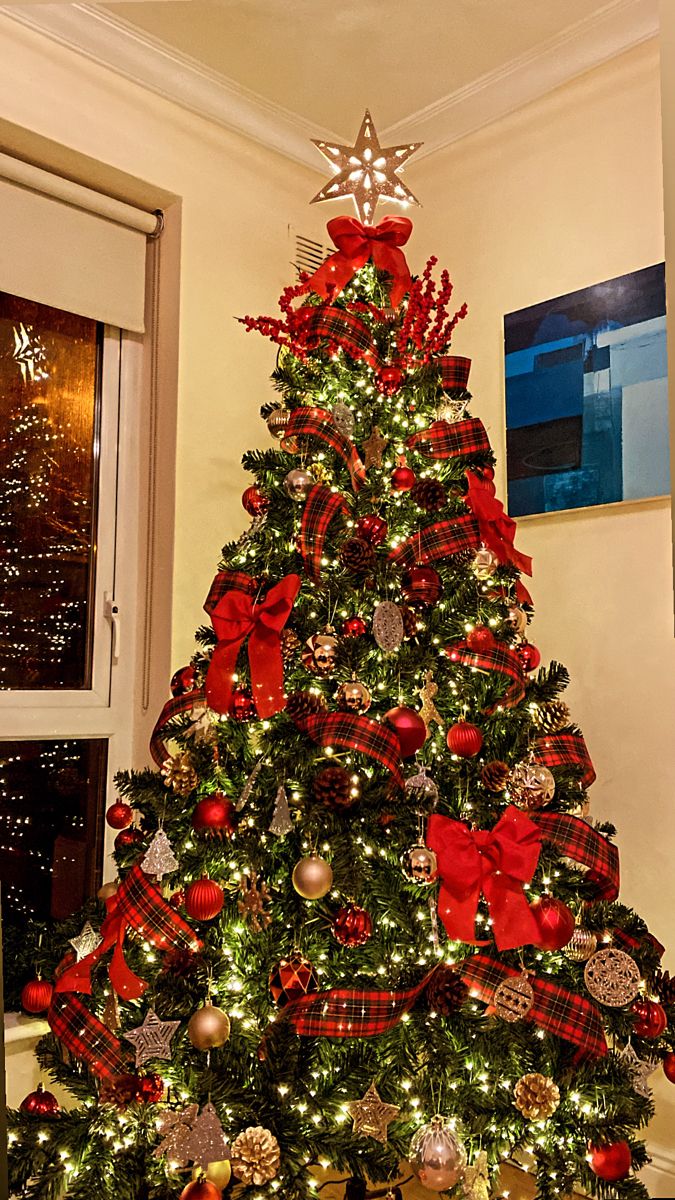 Traditional Tree with Red Plaid Ribbon, Red Bows, and Gold Accents — Christmas Tree Color Schemes