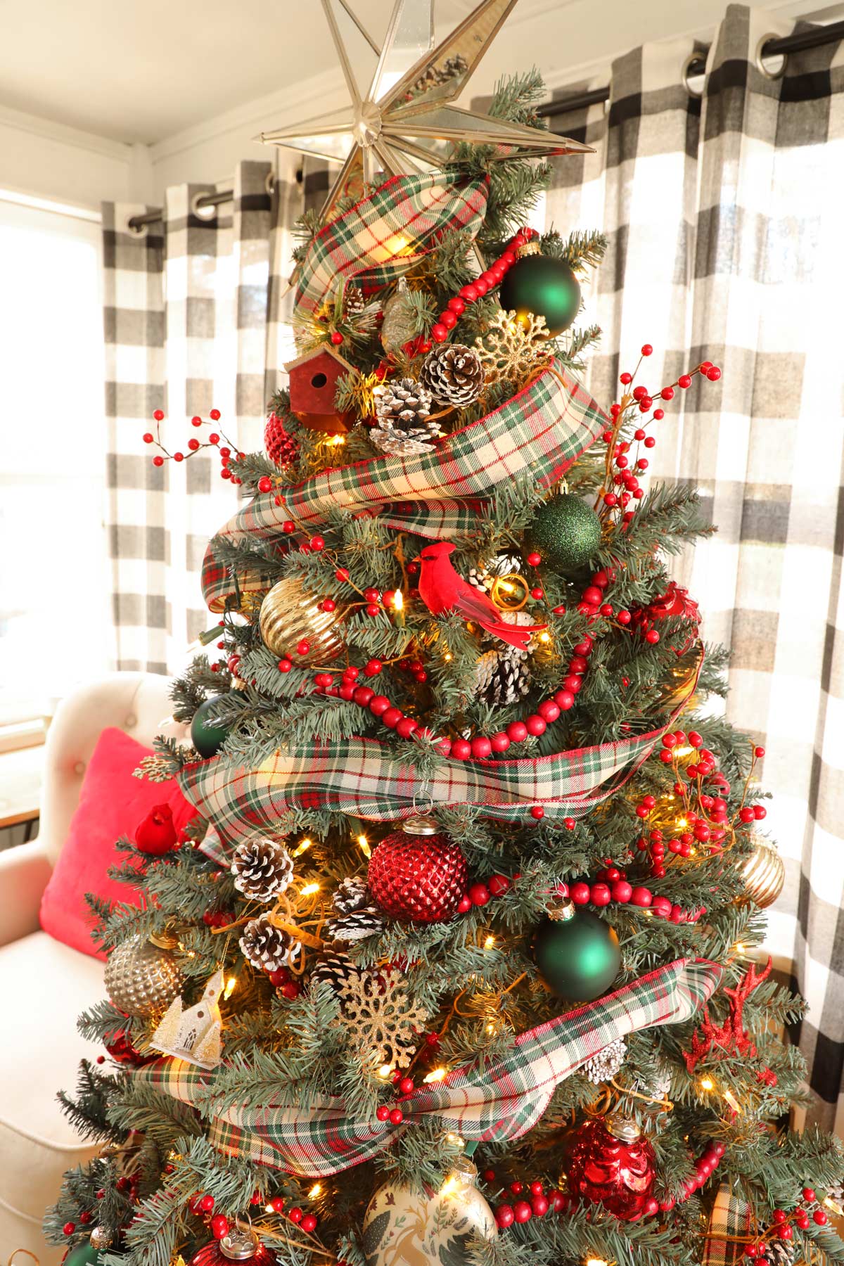 Close-up of a Traditional Christmas Tree with Plaid Ribbon Close-up of a Traditional Christmas Tree with Plaid Ribbon — Red and Green Christmas Decor