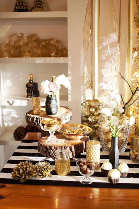 Rustic Glam Centerpiece with Wood Slices and Metallic Accents — New Years Eve Party Decor