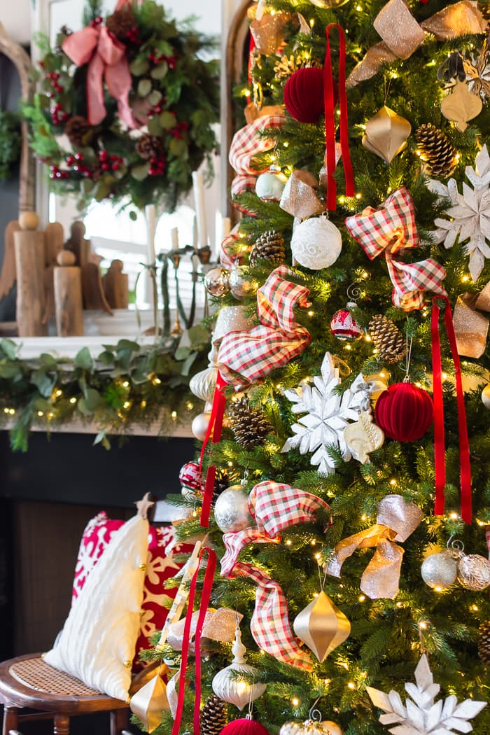 Traditional Christmas Tree with Red Velvet Ribbon and Plaid — Christmas Tree Decorating